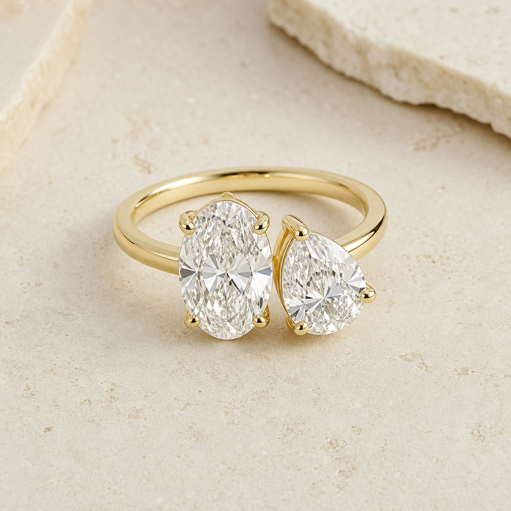 Anello Toi et Moi in oro giallo con diamanti taglio ovale e goccia